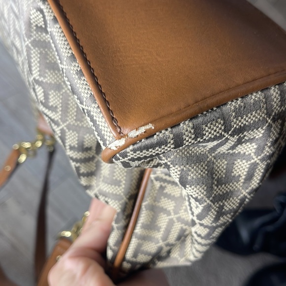 TOMMY HILFIGER Signature Logo Tan Multi Pocket Handbag - Picture 5 of 11